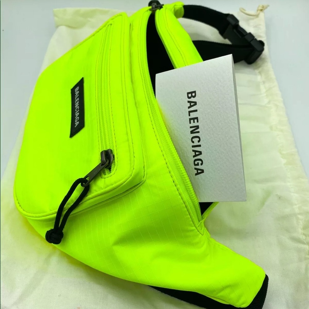 Balenciaga belt bag NWT Neón